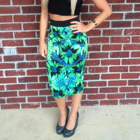 Apt. 9 Dresses & Skirts - 🎉 2x HP 🎉 Apt. 9 Tropical Pencil Skirt
